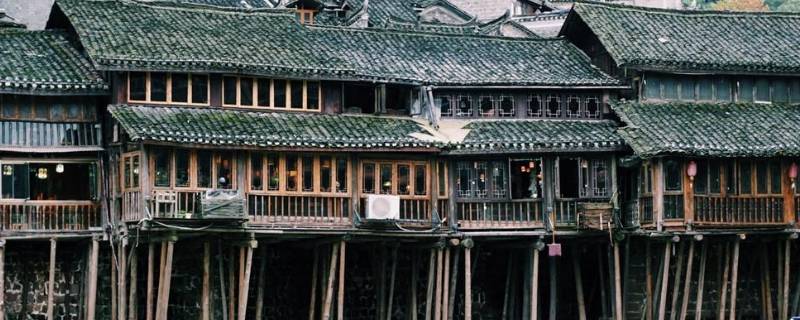 吊脚楼由来 吊脚楼来自哪里