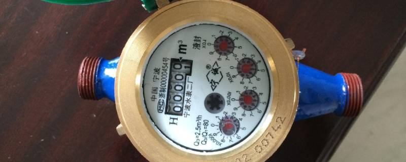 冬天水表冻了可以用开水烫吗（冬天热水冻得快还是冷水）