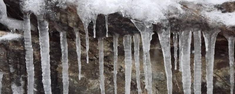屋檐下的冰柱叫什么 屋檐下的冰柱叫什么 武汉话