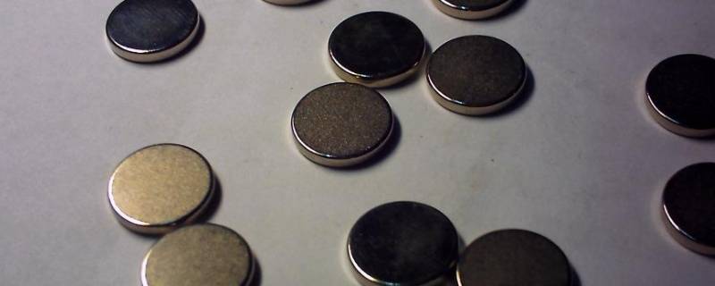 吸铁石可以打捞手机吗（吸铁石可以打捞手机吗图片）