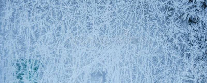 冬天玻璃结霜怎么处理（冬天玻璃结霜怎么处理最好）