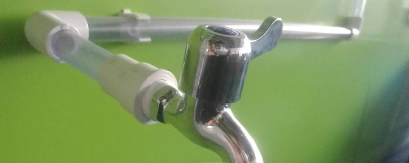 冬天自来水管怎么解冻（冬天自来水管怎么解冻的）