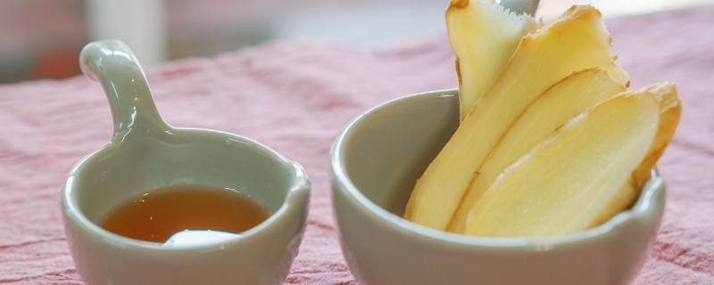 蜂蜜泡姜什么时候喝好（姜加蜂蜜泡水什么时候喝最好）