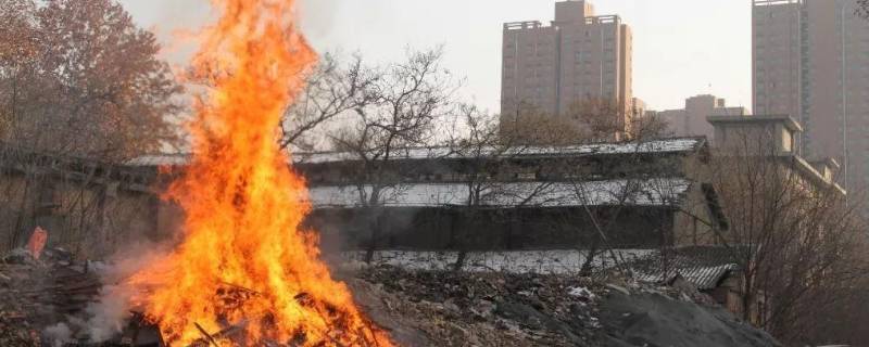 可燃固体火灾应用什么灭火器灭火（可燃固体火灾应用什么灭火器灭火BC类）