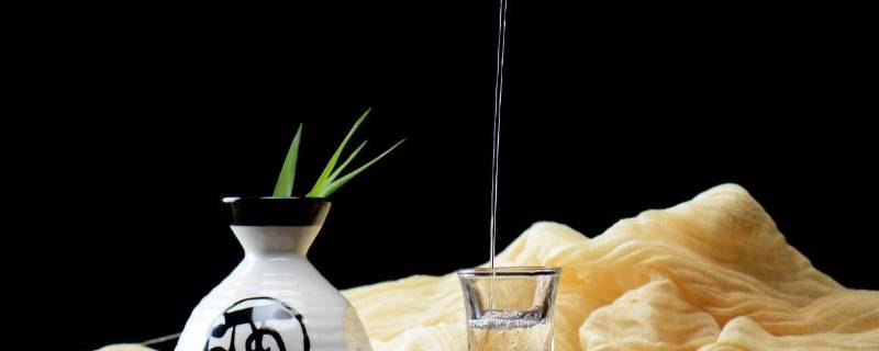 酒精勾兑的酒是什么标准号 酒精勾兑酒的执行标准是多少