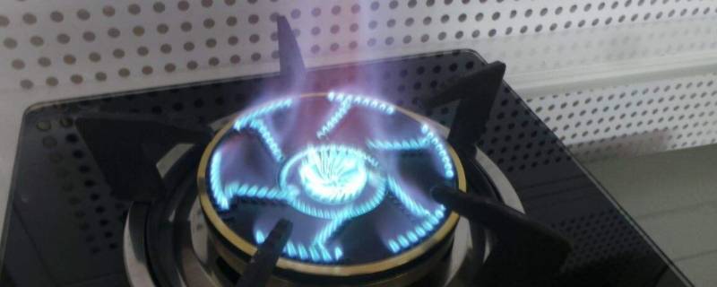 天然气火焰发红是什么原因（煤气灶红火怎么调蓝火）