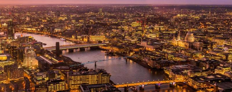 世界第一条地铁出现在哪个城市（世界第一条地铁出现在哪个城市采用什么牵引）