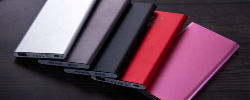 飞机允许携带多大的充电宝（飞机允许携带多大的充电宝容量）