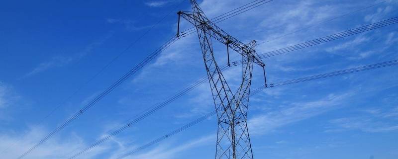 雷雨时远离高压线多少米是安全距离（在雷雨天气要远离高压电线多少米）