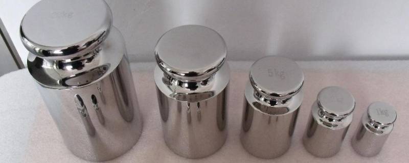 砝码磨损了质量会偏大还是偏小（砝码磨损是偏大还是偏小）