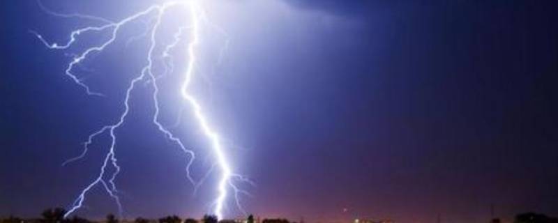 远离避雷针至少多少米（远离避雷针多少米是安全距离）