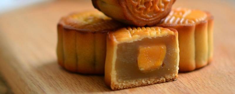 蛋黄莲蓉月饼热量是多少 蛋黄莲蓉月饼营养成分