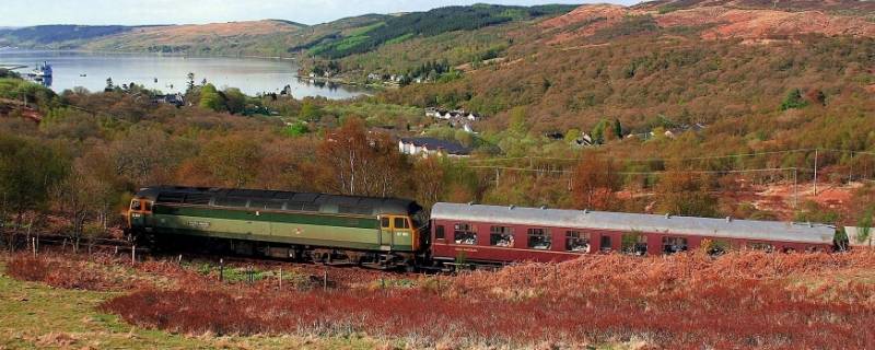 火车站人工窗口是24小时的吗 怎么联系火车站客服电话