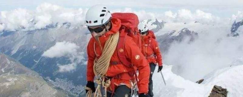 冲锋衣可以用滚筒洗衣机洗吗（冲锋衣洗过后还防水吗）