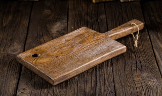 砧板首次使用可以用猪油保养吗（砧板首次使用可以用猪油保养吗）