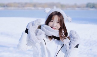 羽绒服怎样清洗干净（羽绒服怎么清洗才干净）