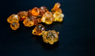 桃胶怎样清洗干净（桃胶怎么清洗才干净）