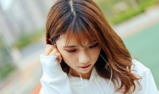 白色卫衣有污渍怎样清洗干净 如何清洗白色卫衣的污渍