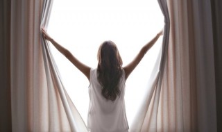 窗帘什么材质的好（卧室遮光窗帘什么材质的好）