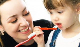 如何挑选牙刷（如何挑选牙刷的好坏）