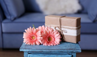 送女朋友生日礼物送什么好呢 送女朋友生日礼物送什么好呢高中