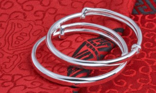 送老婆手镯刻什么字好（送老婆手镯刻什么字好看）