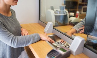 定期存折怎么看余额（定期存折怎么看余额是把余额加起来吗）