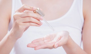 水和精华可以放冰箱吗（水和精华可以放冰箱吗多久）