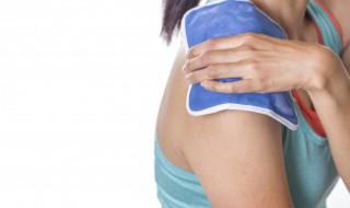 肩膀晒红了怎么办（肩膀晒伤了发红怎么办）