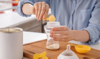 奶粉冲了放冰箱冷藏吗（奶粉冲了放冰箱冷藏吗）