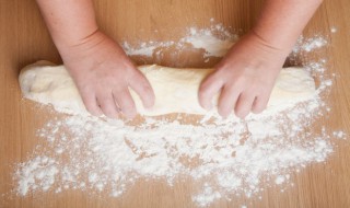 发面可以放冰箱发酵吗（发面可以放在冰箱里发酵吗）