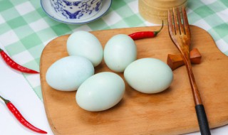 咸鸭蛋用不用放冰箱吗（咸鸭蛋可不可以放冰箱）