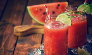 鲜榨西瓜汁可以放冰箱吗 鲜榨西瓜汁可以放冰箱吗多久
