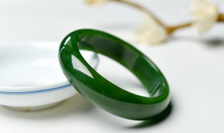 如何挑选玉手镯（怎么选玉镯子）