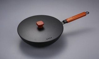 麦石锅第一次怎么使用（麦石锅第一次怎么使用把水煮开锅就变黑了能给宝宝用吗）