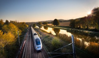 高铁椅子怎么按后躺 坐高铁怎么把椅子靠后