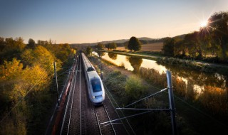 高铁的座椅怎么往后调（高铁的座椅怎么往后调二等座）