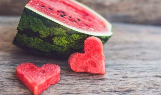 冰箱放西瓜盖保鲜膜吗 冰箱放西瓜盖保鲜膜吗会坏吗