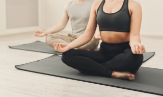 瑜伽垫怎么用（瑜伽垫怎么用来锻炼）