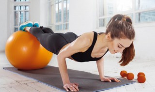 瑜伽垫怎么洗（瑜伽垫怎么洗才干净）