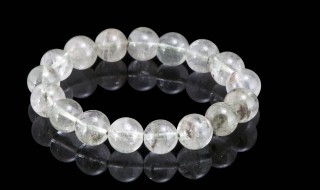 水晶饰品脏了如何清洗 水晶饰品脏了如何清洗干净