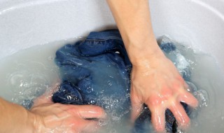 洗衣服前要泡多长时间 洗衣服前要泡多长时间再洗