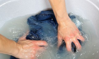 盐泡衣服需要多长时间 盐泡衣服需要多长时间