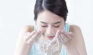 洗面奶加小苏打洗脸有什么好处（洗面奶和小苏打洗脸有什么功效）