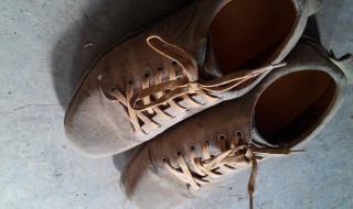 麂皮鞋脏了怎么清洗（麂皮鞋脏了怎么清洗掉）