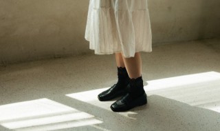 黑绒面的鞋脏了怎么办 黑绒面的鞋脏了怎么办呢