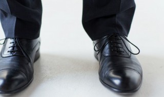 皮鞋内部脏了怎么清洗（皮鞋内部脏了怎么清洗小妙招）