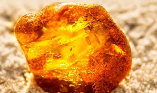 琥珀脏了怎么清洗（琥珀脏了怎么清理）