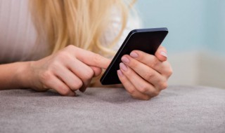 硅胶手机壳脏了怎么办（硅胶手机壳脏了怎么办变白）