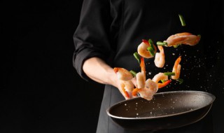 炒菜油溅到脸上怎么办（炒菜油溅到脸上怎么办会留疤吗）